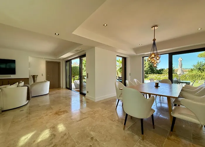 Queen Of South Villa