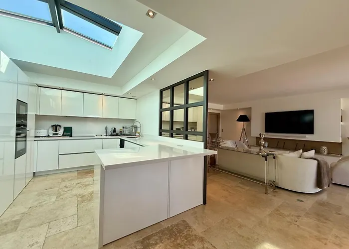 Queen Of South Villa