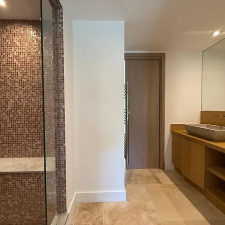 Queen Of South Sainte-Maxime