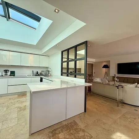 Queen Of South Villa