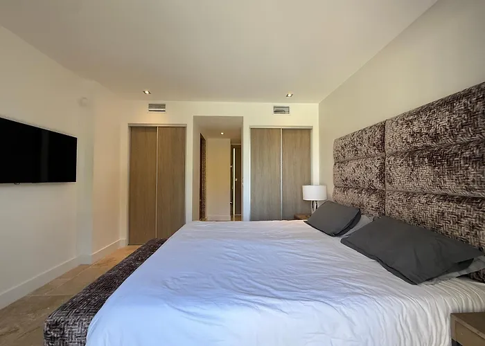 Queen Of South Vila *