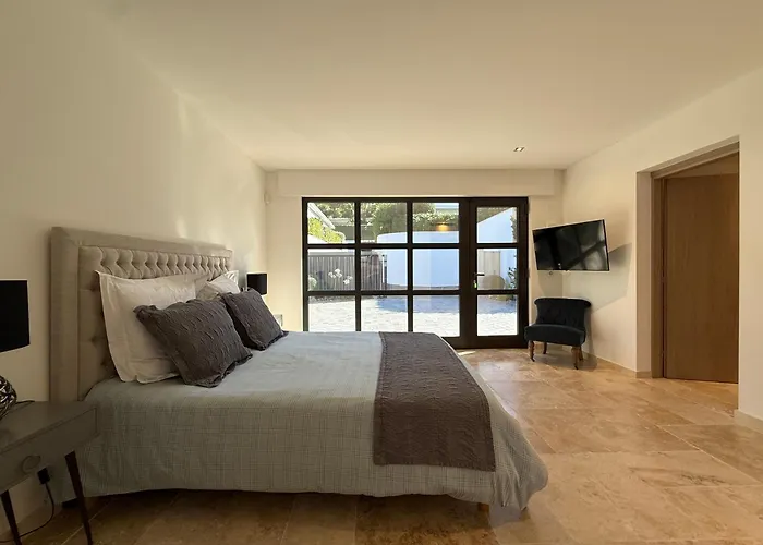 Queen Of South Villa *